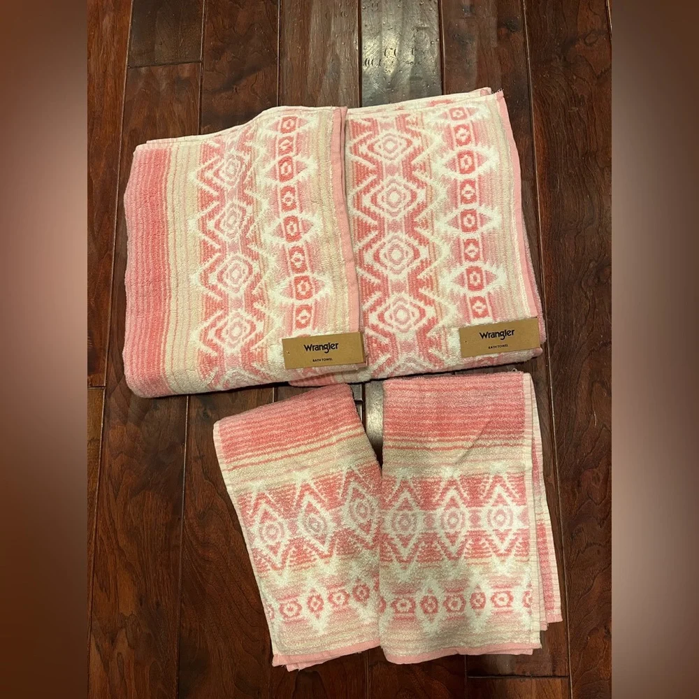 Wrangler Aztec Pink and Cream Bath and Hand Towels